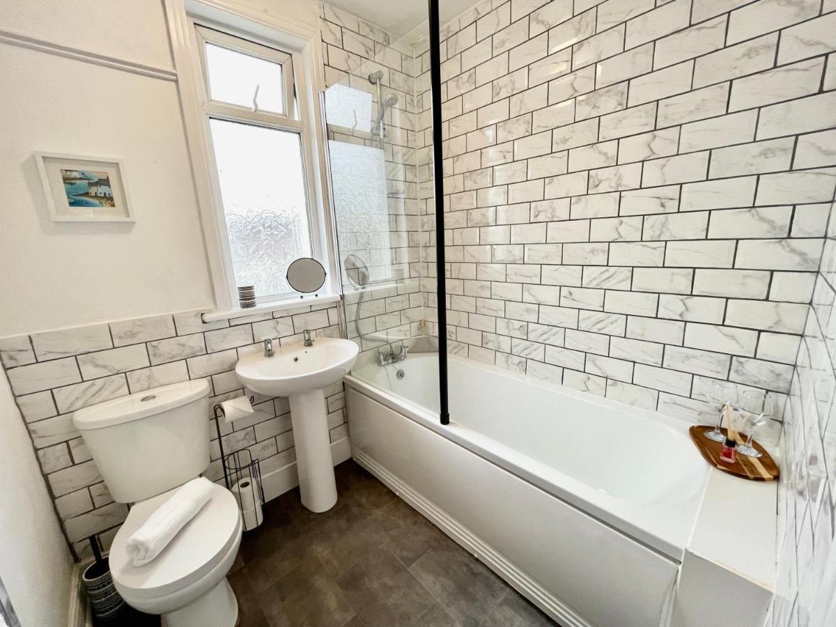 Portsmouth 3 Bedroom Getaway, Sleeps 6 Eksteriør billede