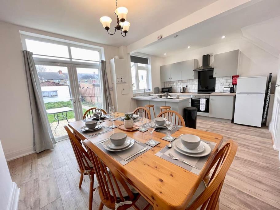 Portsmouth 3 Bedroom Getaway, Sleeps 6 Eksteriør billede