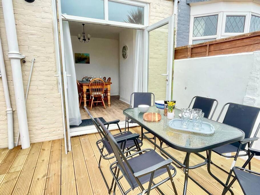 Portsmouth 3 Bedroom Getaway, Sleeps 6 Eksteriør billede