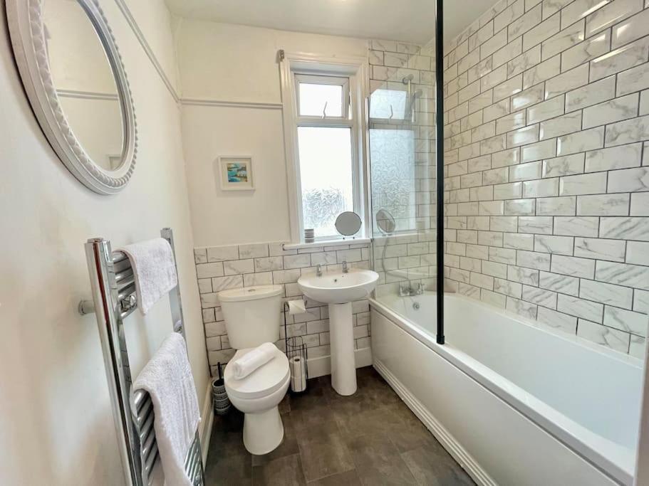Portsmouth 3 Bedroom Getaway, Sleeps 6 Eksteriør billede