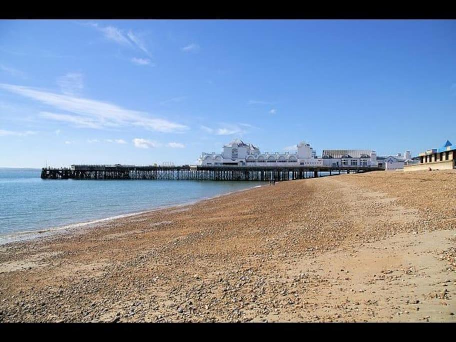 Portsmouth 3 Bedroom Getaway, Sleeps 6 Eksteriør billede