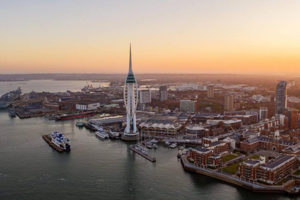 Portsmouth 3 Bedroom Getaway, Sleeps 6 Eksteriør billede