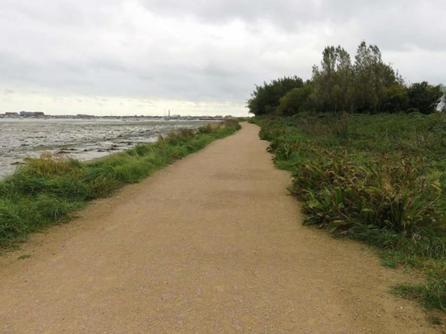 Portsmouth 3 Bedroom Getaway, Sleeps 6 Eksteriør billede