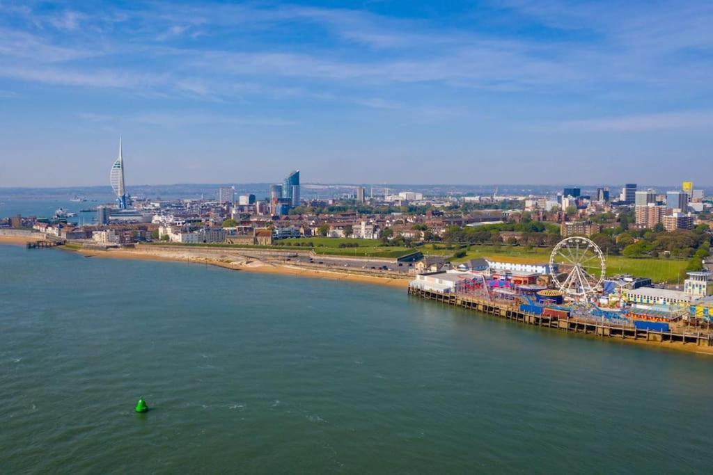 Portsmouth 3 Bedroom Getaway, Sleeps 6 Eksteriør billede